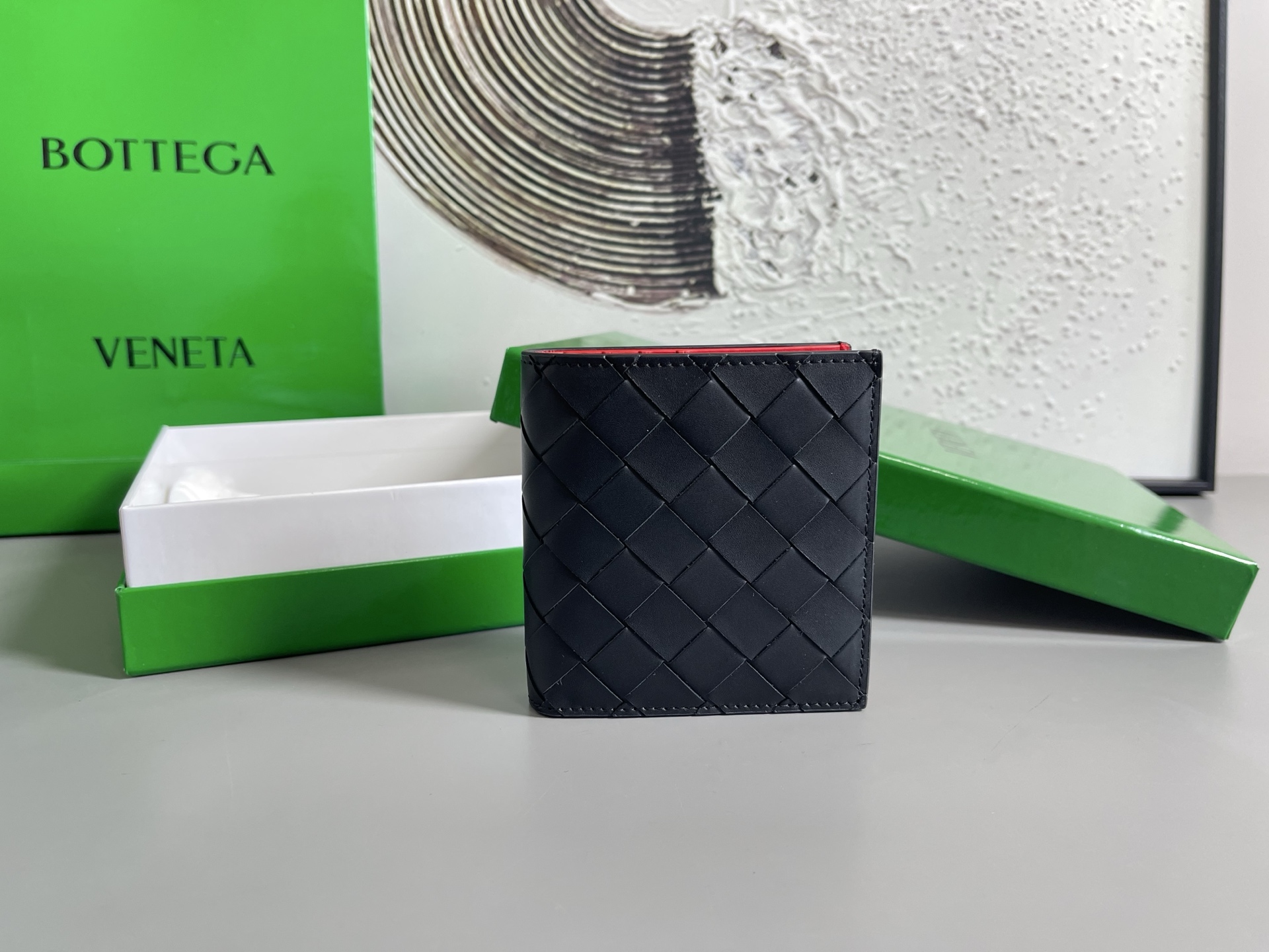 Top batch Bv two-fold vertical version short clip wallet 749400 is a wallet that can be used not only as a wallet but also as a card holder