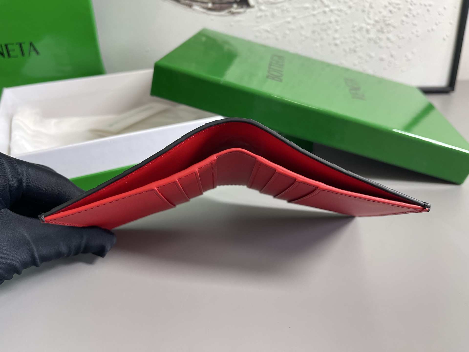 Top batch Bv two-fold vertical version short clip wallet 749400 is a wallet that can be used not only as a wallet but also as a card holder photo 5