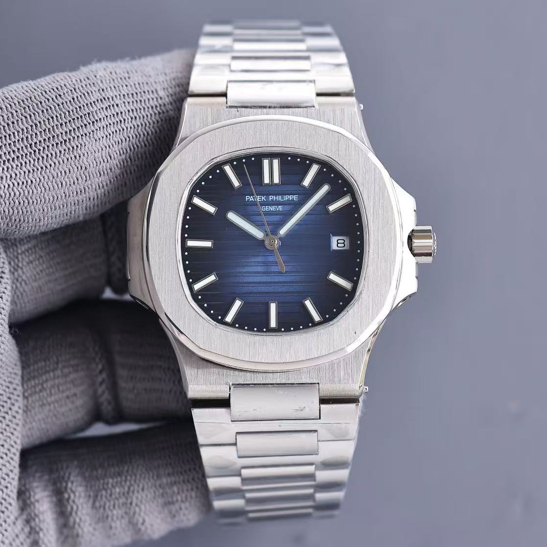 NO:336548,White Shell Gold Shell TT, exquisite in every detail [PATEK PHILIPPE] Patek Philippe elegant sports series 5711/1A Nautilus, the king of steel watches, the best detoxification solution on the entire network!  In terms of details, 1 paired with a customized version of the Cal.324 automatic movement. 2316L custom-grade ergonomic strap!  The case is clear and the steel stamp 3 steel belt is diamond-shaped, combining with the authentic product. 4 diameter 40 mm. Wearing 5711/1A not only shows youthful vitality, but also exudes a strong calm atmosphere from the inside out. It is a well-deserved 