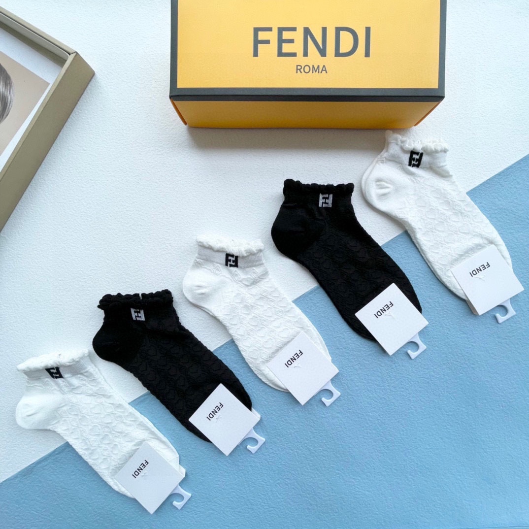 配包装一盒五双FENDI芬迪高版本好看到爆炸欧美大牌男女款船袜潮人必不能少的专柜代购品质袜子搭配起来超高