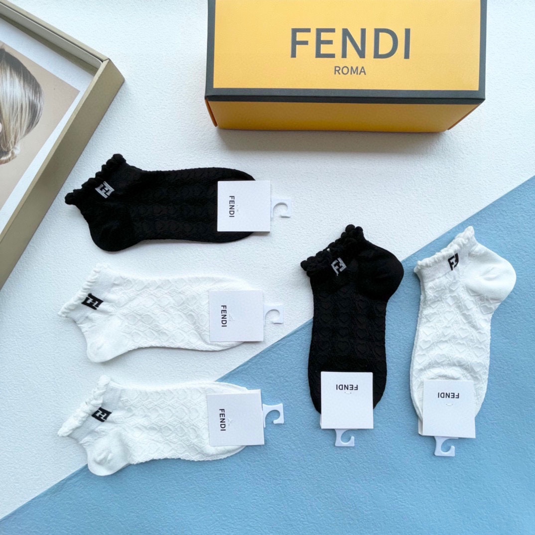 配包装一盒五双FENDI芬迪高版本好看到爆炸欧美大牌男女款船袜潮人必不能少的专柜代购品质袜子搭配起来超高