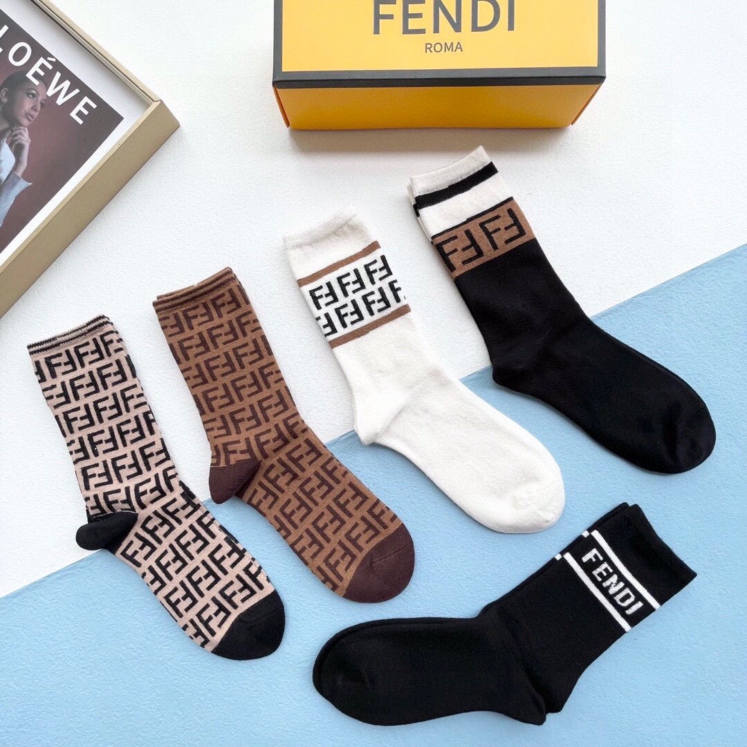 配包装一盒五双FENDI芬迪高版本好看到爆炸FF袜子羊绒袜超软糯潮人必不能少的FENDI专柜代购品质中筒