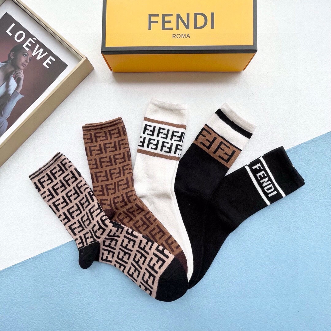 配包装一盒五双FENDI芬迪高版本好看到爆炸FF袜子羊绒袜超软糯潮人必不能少的FENDI专柜代购品质中筒