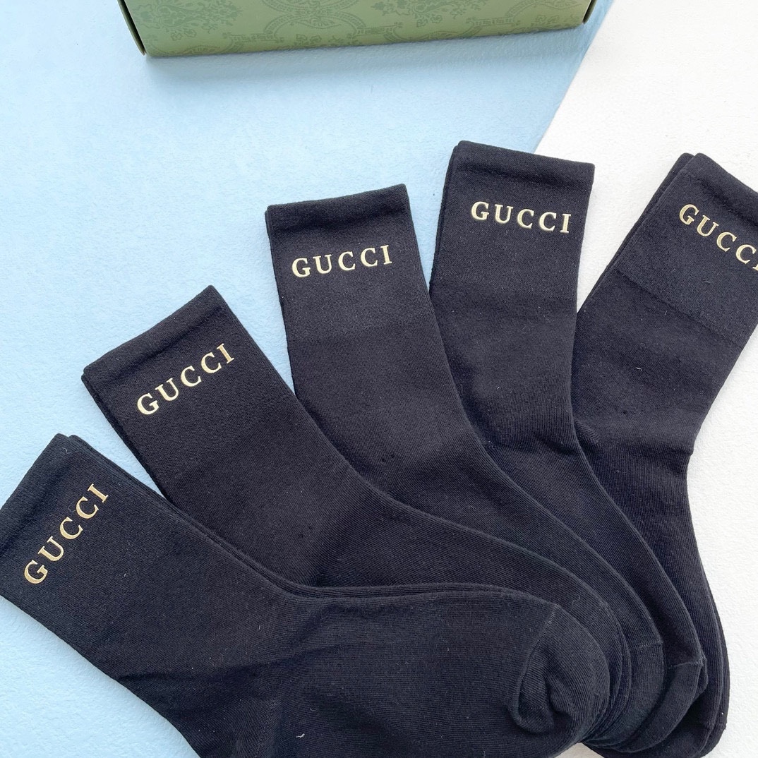 配包装一盒五双Gucci古奇️G家新品烫金纯黑短筒男女款袜子️专柜同步长袜超级经典的G家标志百看不厌️纯