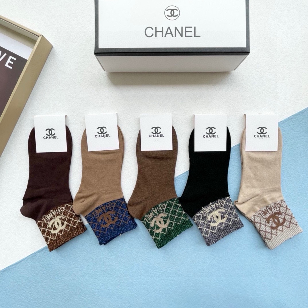 配包装一盒五双Chanel香奈儿爆款卡中筒袜高版本好看到爆炸欧美大牌中筒袜潮人必不能少的专柜代购品质袜子