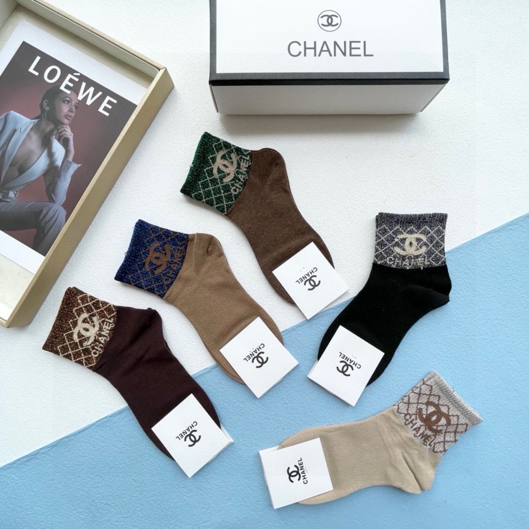 配包装一盒五双Chanel香奈儿爆款卡中筒袜高版本好看到爆炸欧美大牌中筒袜潮人必不能少的专柜代购品质袜子