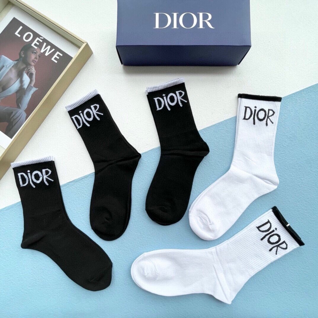 配包装一盒五双Dior迪奥D家新品袜子D家专柜同步短袜DIOR标志超级吸睛实物超漂亮纯棉材质透气舒适in