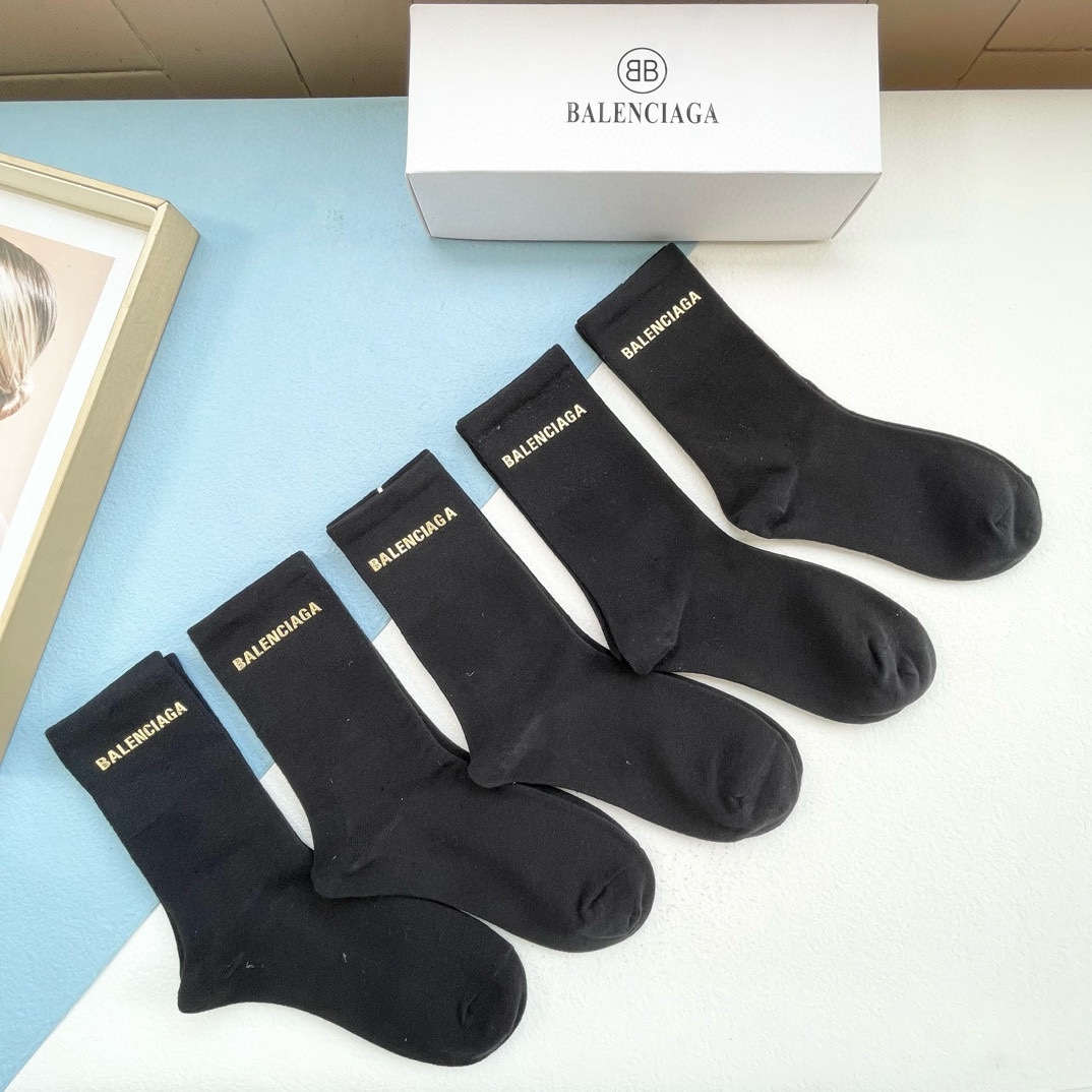 配包装一盒五双BALENCIAGA巴黎世家️巴黎家新品烫金中筒女款袜子️专柜同步长袜超级经典的BA家标志