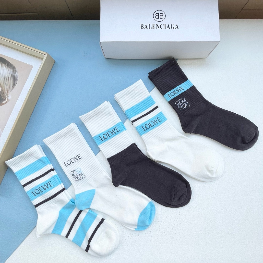 配包装一盒五双LOEWE罗意威️新品男女短款袜子️袜身经典标志搭配极简素色纯棉材质织造透气舒适超级nic
