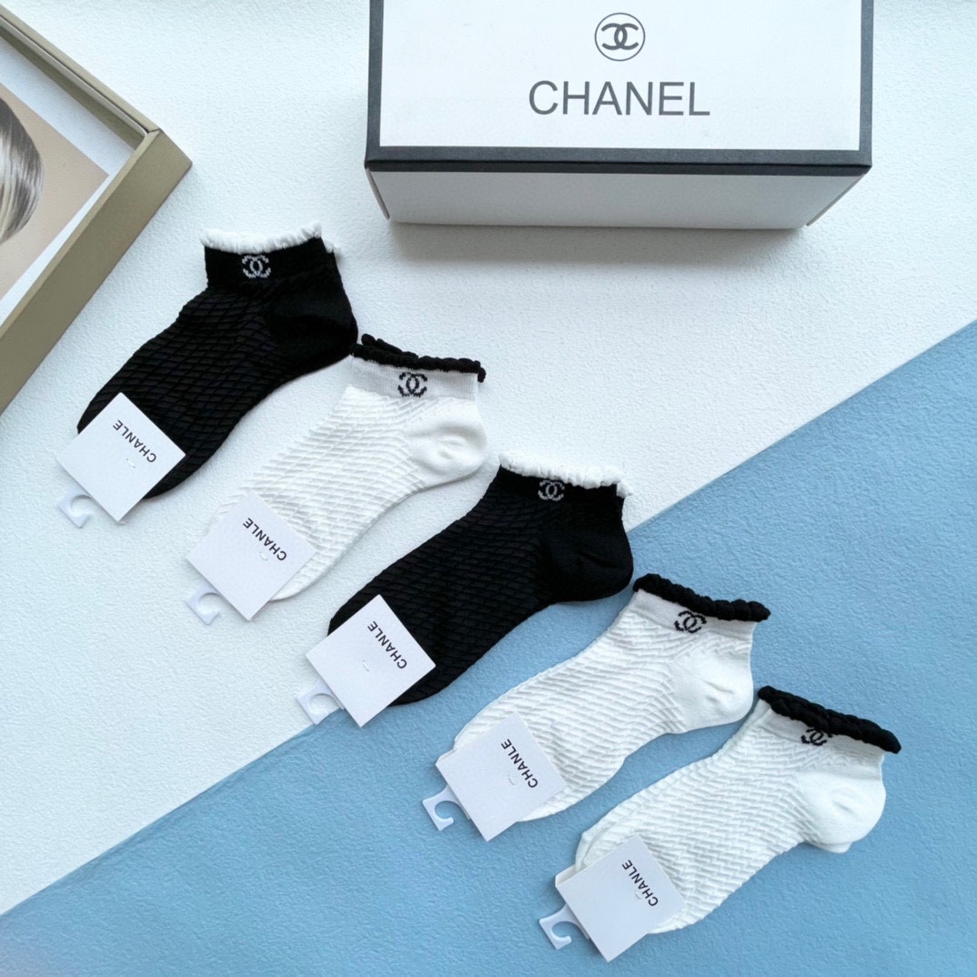 配包装一盒五双Chanel香奈儿爆款高筒袜高版本好看到爆炸欧美大牌高筒袜潮人必不能少的专柜代购品质袜子搭