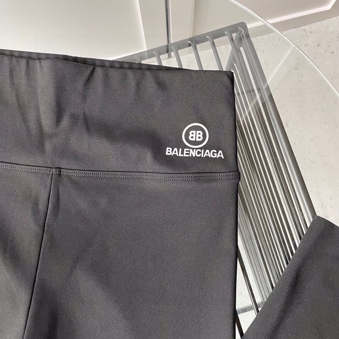配包装一盒一条Balenciaga巴黎世家九分芭比裤火爆上市️采用全新独家定制进口面料全新版型️没有天花