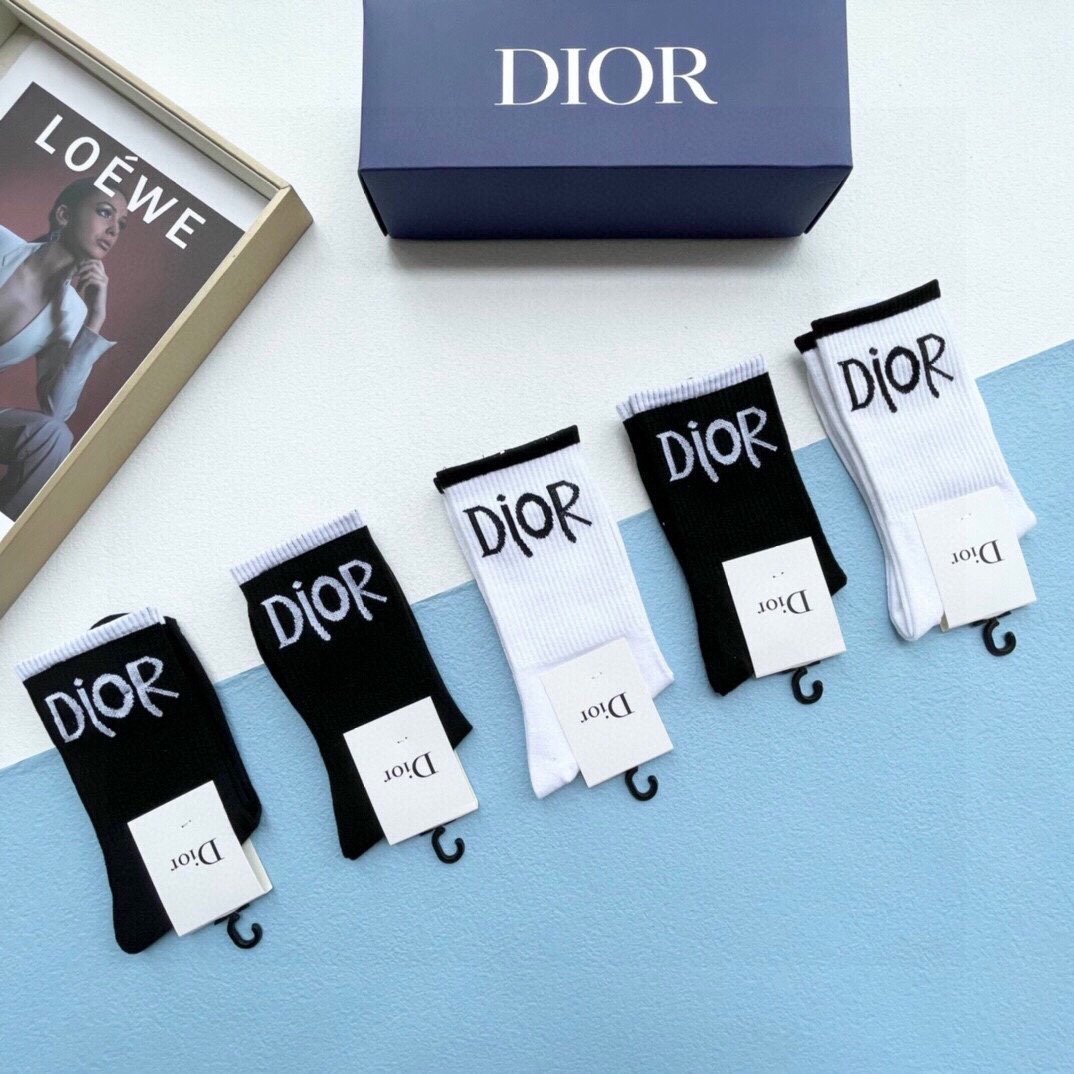配包装一盒五双Dior迪奥D家新品袜子D家专柜同步短袜DIOR标志超级吸睛实物超漂亮纯棉材质透气舒适in