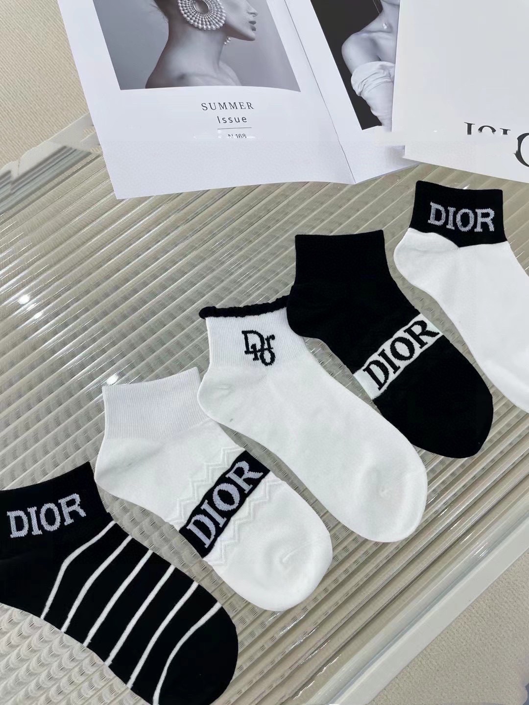 配包装一盒五双欧美大牌Dior迪奥好看到爆炸欧美大牌船袜男女款潮人必不能少的专柜代购品质高筒袜子搭配起来