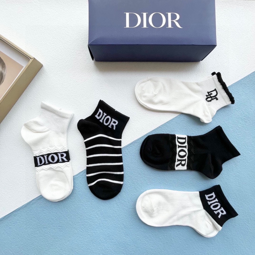 配包装一盒五双欧美大牌Dior迪奥好看到爆炸欧美大牌船袜男女款潮人必不能少的专柜代购品质高筒袜子搭配起来