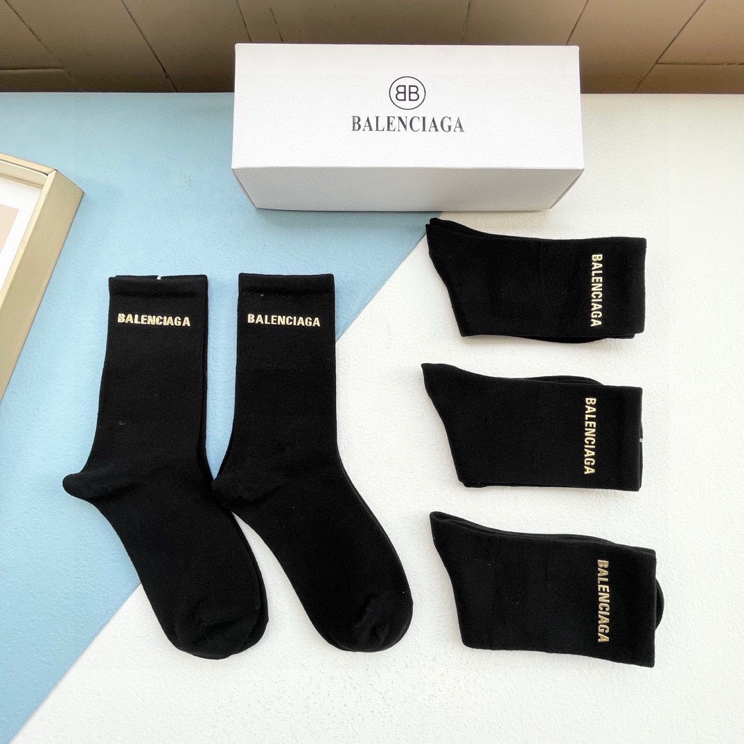 配包装一盒五双BALENCIAGA巴黎世家️巴黎家新品烫金中筒女款袜子️专柜同步长袜超级经典的BA家标志