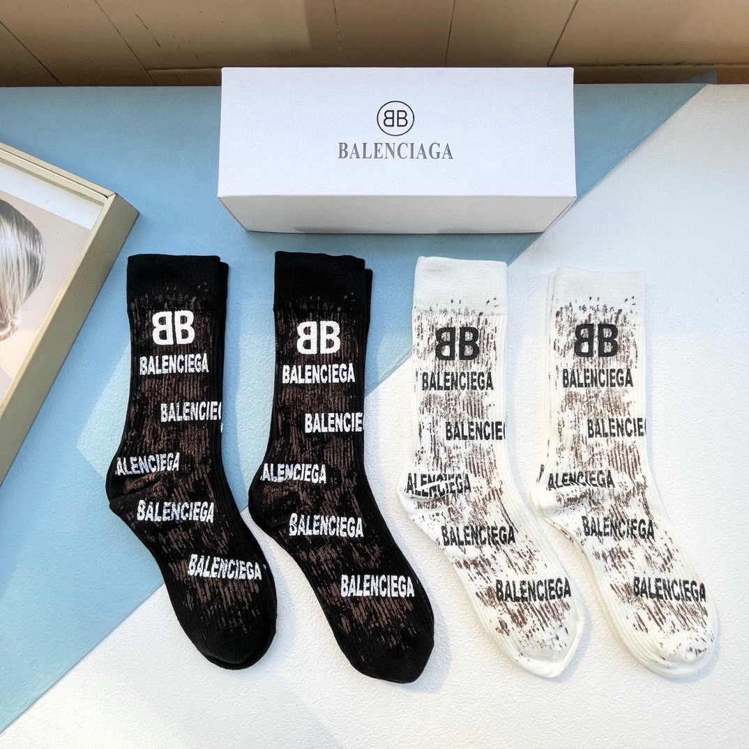 配包装一盒四双BALENCIAGA巴黎世家高品质好看到爆炸欧美大牌高筒袜男女款潮人必不能少的专柜代购品质