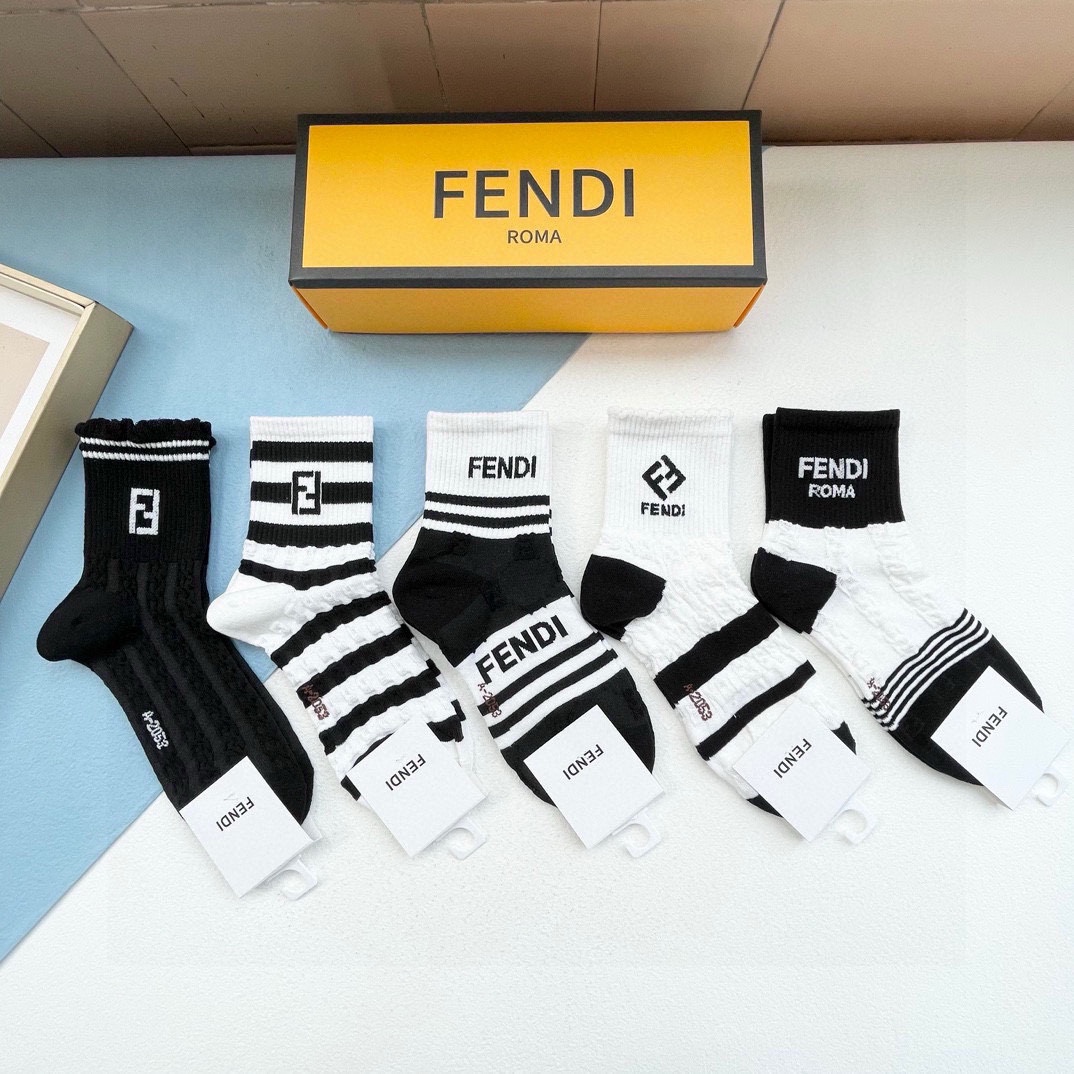 Fendi Calcetines de tubo Universal para hombres y mujeres Mujeres Algodón Colección otoño – invierno