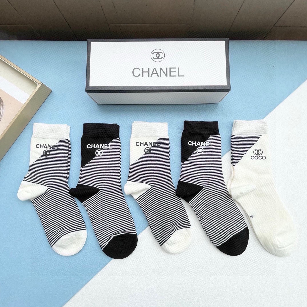 ¿Es ilegal comprar?
 Chanel Calcetines de tubo Algodón