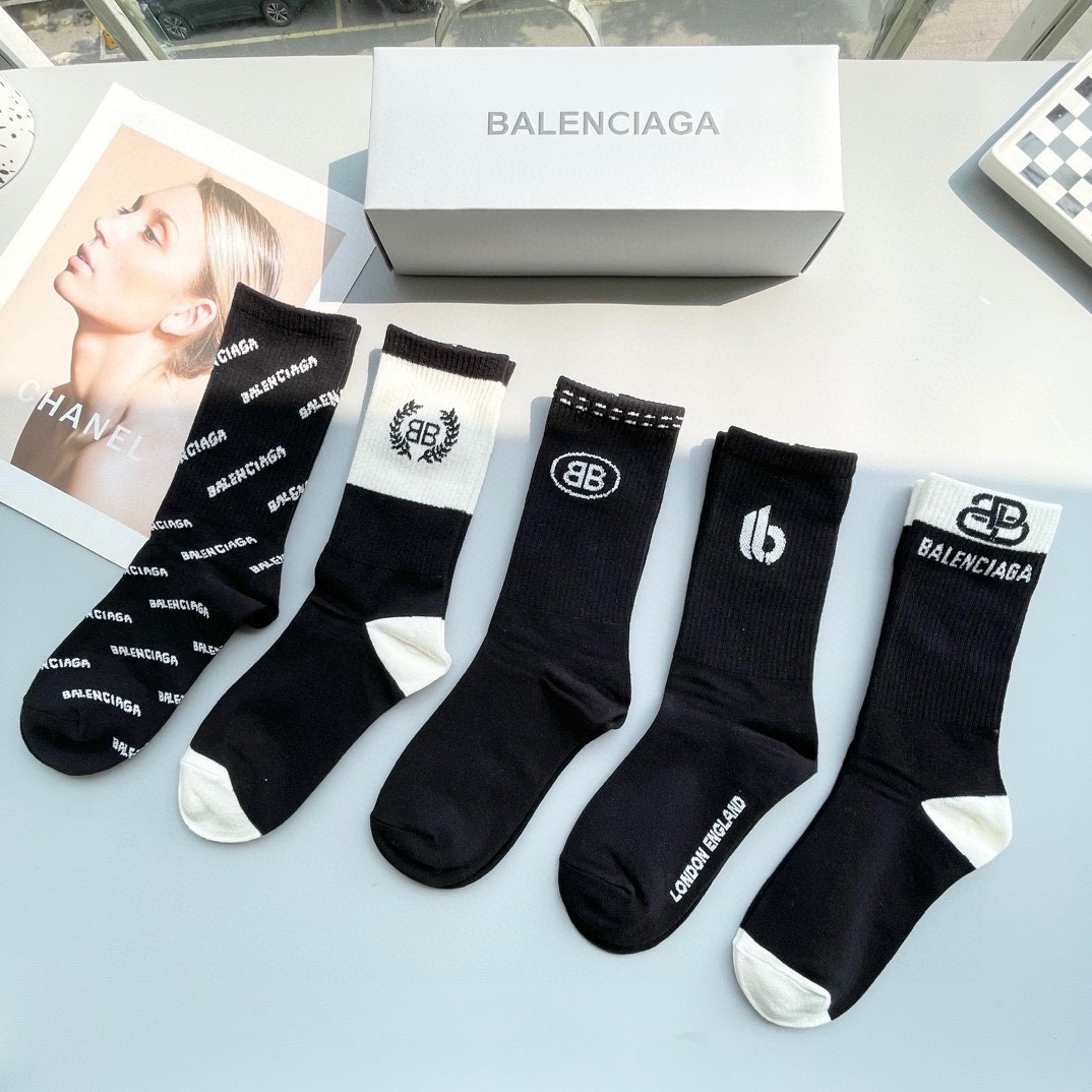 配包装一盒五双BALENCIAGA巴黎世家好看到爆炸欧美大牌高筒袜男女款潮人必不能少的专柜代购品质高筒袜