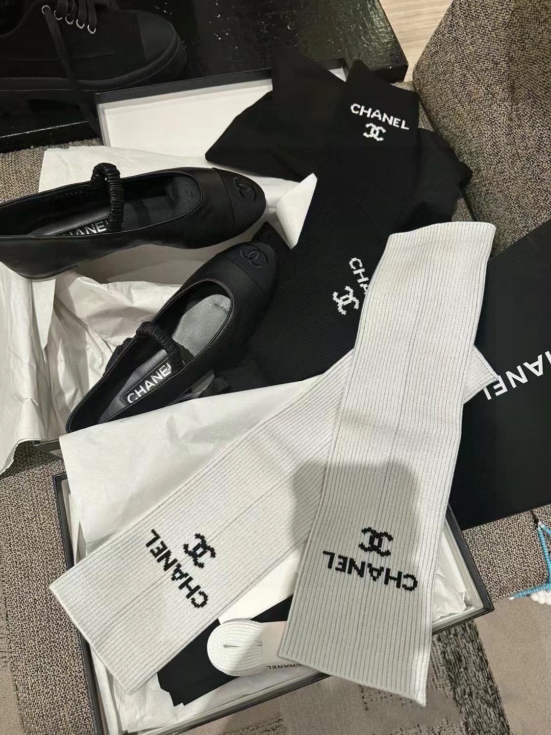 Stylish Early Spring Velvet Socks with Custom Logo and Quality Details - 图片 8