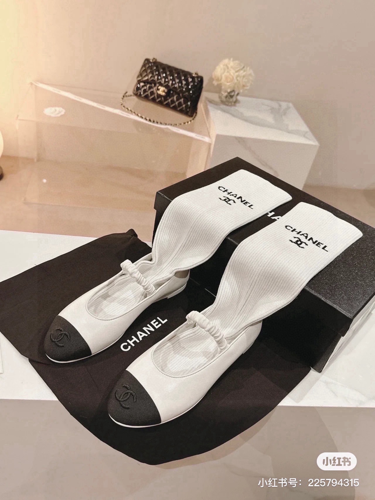 Stylish Early Spring Velvet Socks with Custom Logo and Quality Details - 图片 9