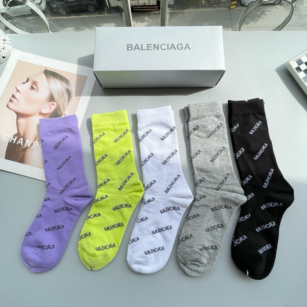 配包装一盒五双BALENCIAGA巴黎世家好看到爆炸欧美大牌高筒袜男女款潮人必不能少的专柜代购品质高筒袜