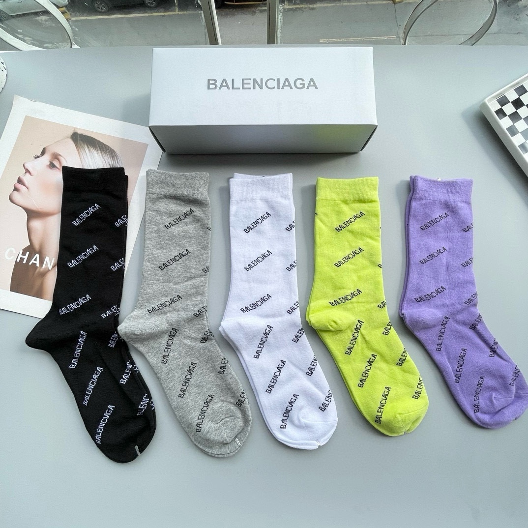 配包装一盒五双BALENCIAGA巴黎世家好看到爆炸欧美大牌高筒袜男女款潮人必不能少的专柜代购品质高筒袜