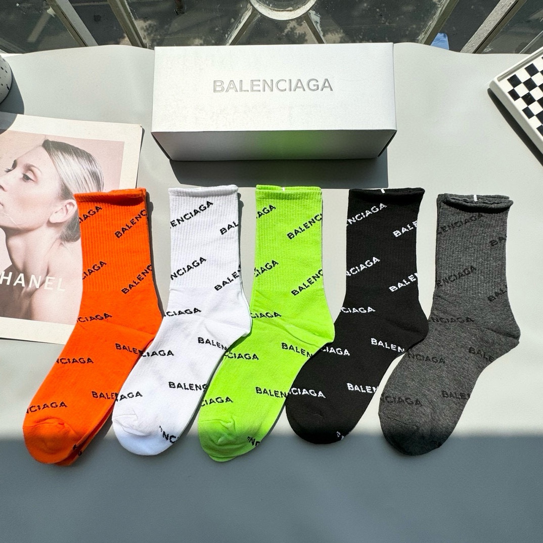 配包装一盒五双BALENCIAGA巴黎世家好看到爆炸欧美大牌高筒袜男女款潮人必不能少的专柜代购品质高筒袜