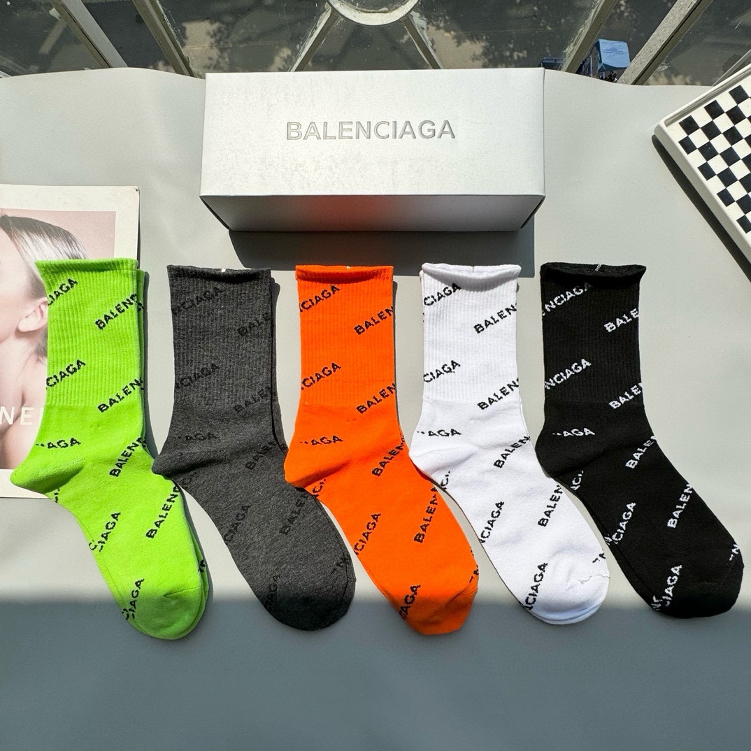 配包装一盒五双BALENCIAGA巴黎世家好看到爆炸欧美大牌高筒袜男女款潮人必不能少的专柜代购品质高筒袜