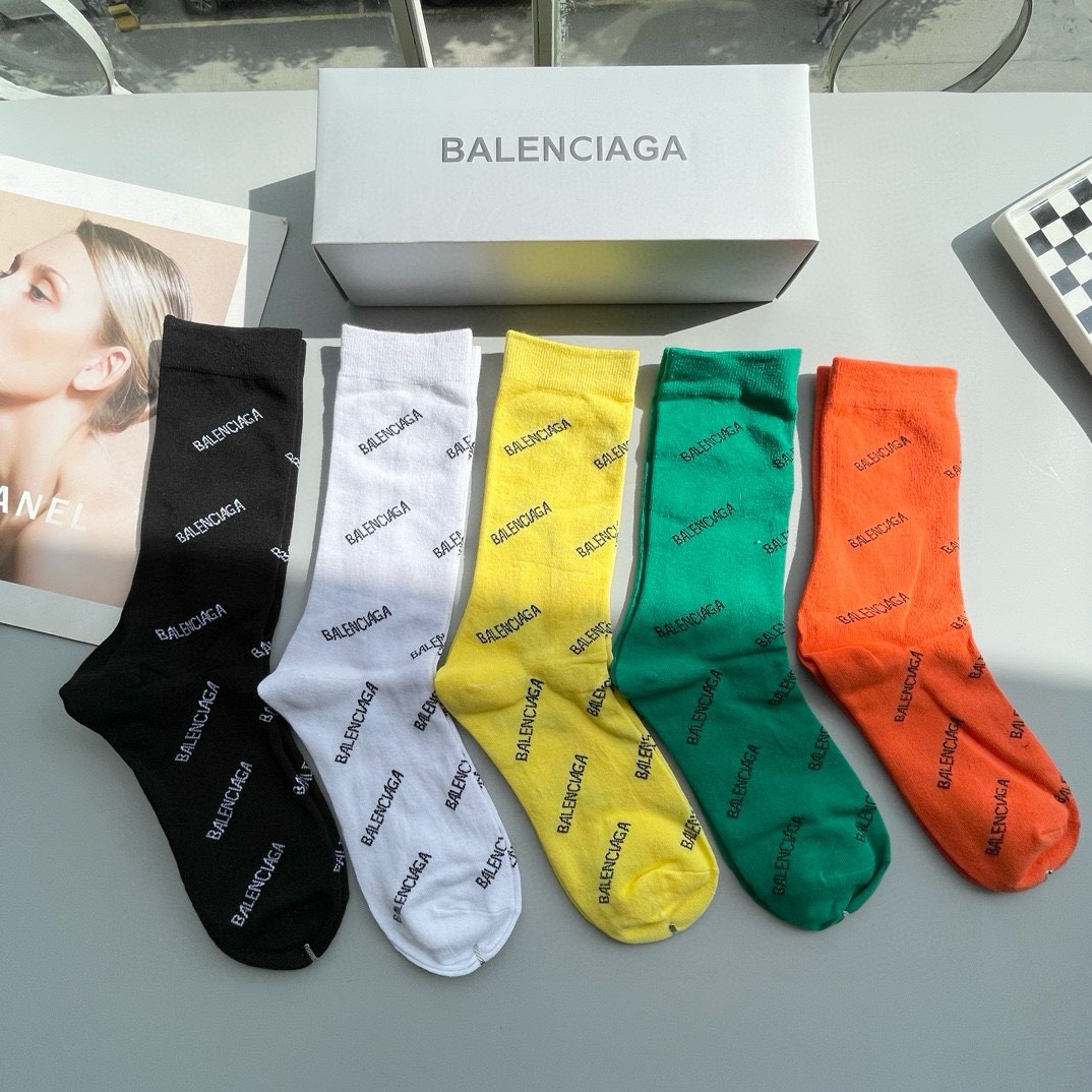 配包装一盒五双BALENCIAGA巴黎世家好看到爆炸欧美大牌高筒袜男女款潮人必不能少的专柜代购品质高筒袜