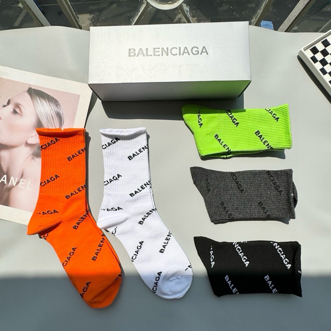 配包装一盒五双BALENCIAGA巴黎世家好看到爆炸欧美大牌高筒袜男女款潮人必不能少的专柜代购品质高筒袜