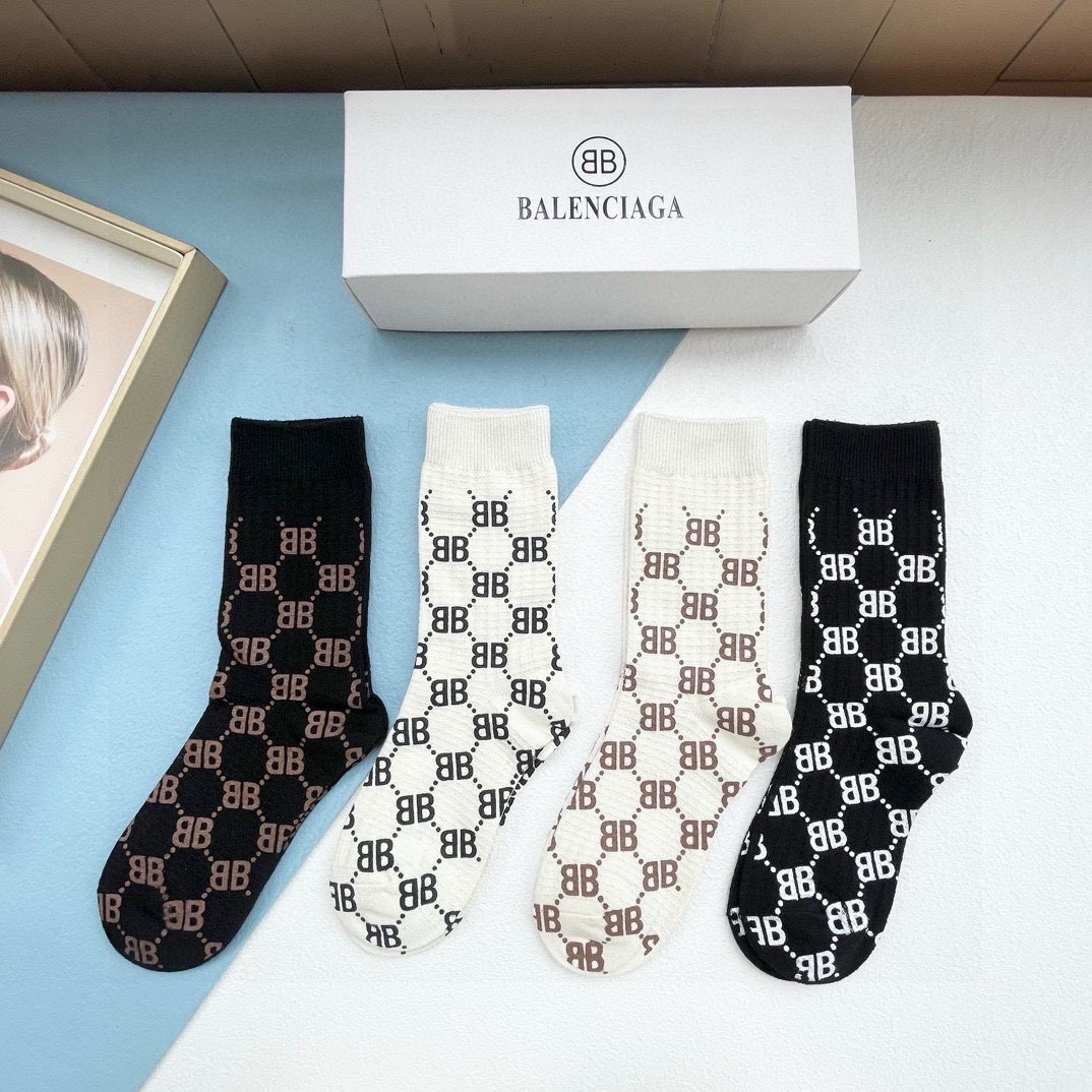 配包装一盒四双BALENCIAGA巴黎世家高品质好看到爆炸欧美大牌高筒袜男女款潮人必不能少的专柜代购品质