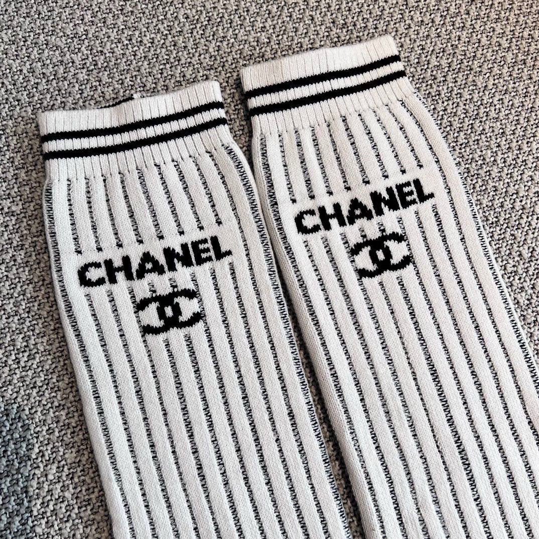 “Hot-Ass Socks: Stylish, Customized, High-Quality, Delivery Included” - 图片 4