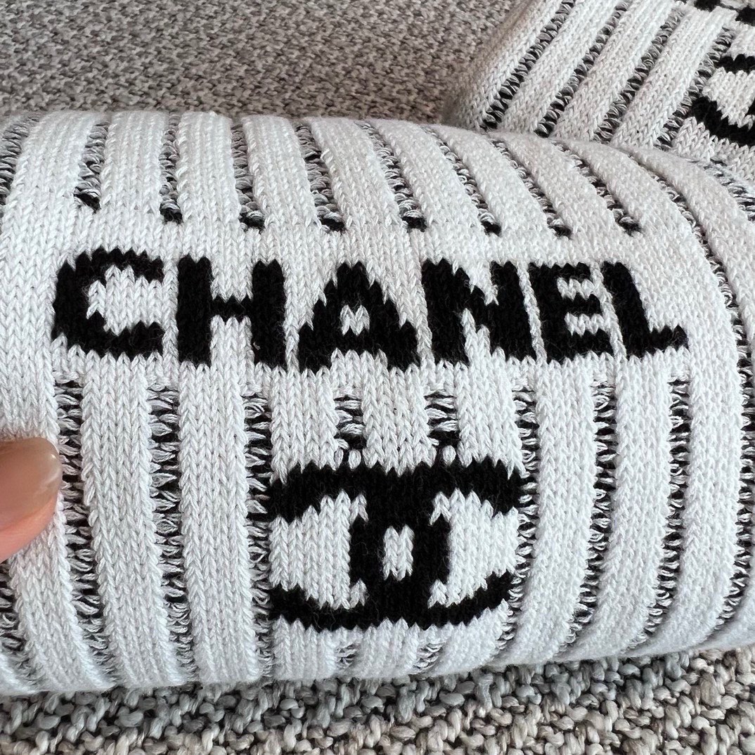 “Hot-Ass Socks: Stylish, Customized, High-Quality, Delivery Included” - 图片 7