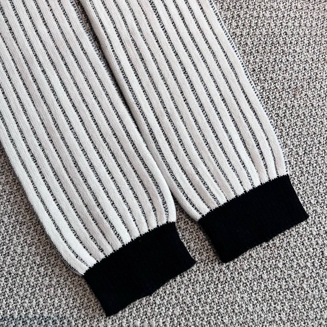 “Hot-Ass Socks: Stylish, Customized, High-Quality, Delivery Included” - 图片 5