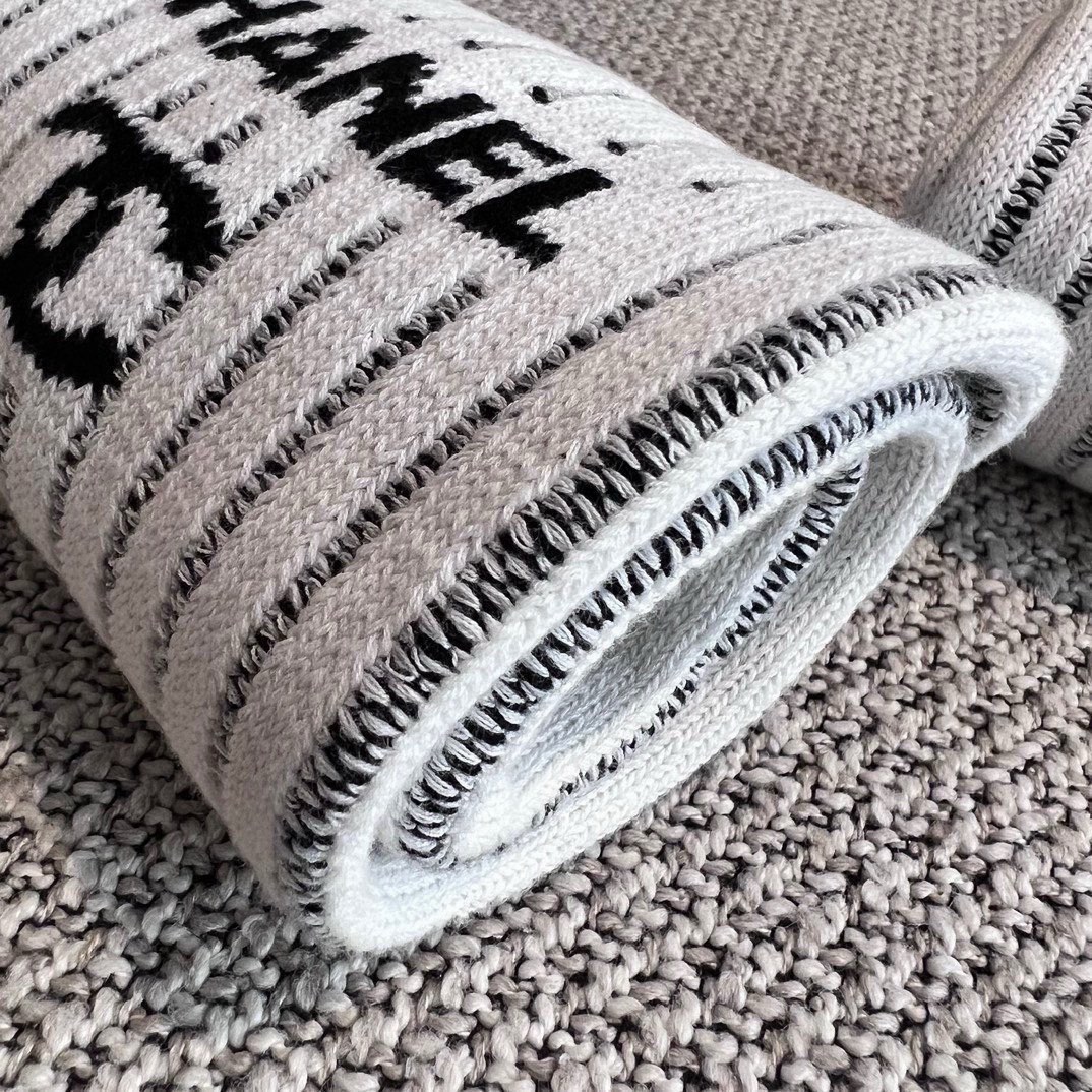 “Hot-Ass Socks: Stylish, Customized, High-Quality, Delivery Included” - 图片 6