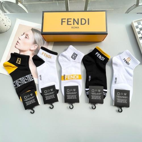 Fendi Sokken Set - 5 Paar Korte Sokken voor Mannen en Vrouwen - Trendy Design 1 Fendi Sokken Set - 5 Paar Korte Sokken voor Mannen en Vrouwen - Trendy Design