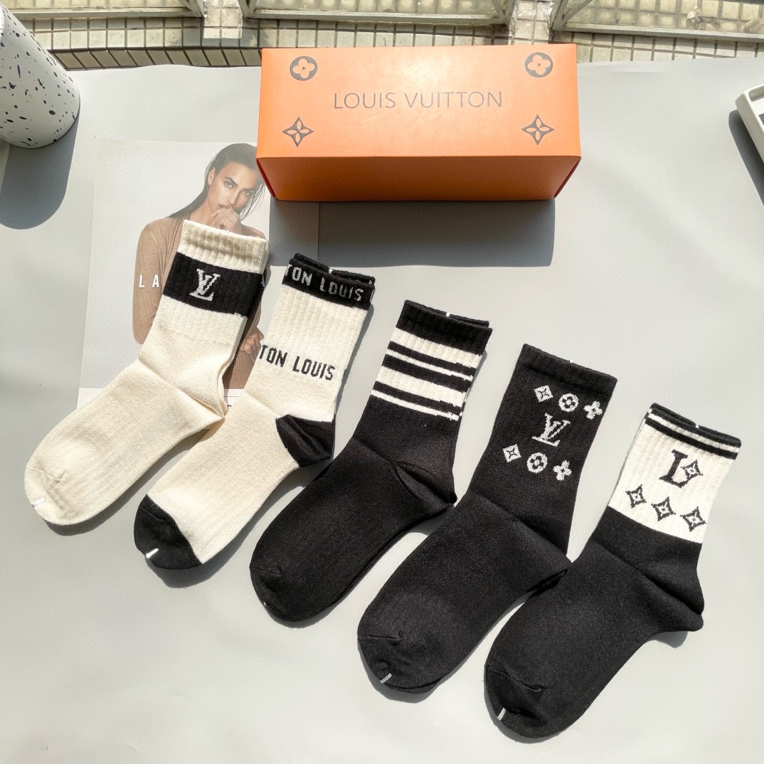 配包装一盒五双LV路易威登高版本好看到爆炸LV袜子羊绒袜超软糯潮人必不能少的LV专柜代购品质中筒袜子搭配
