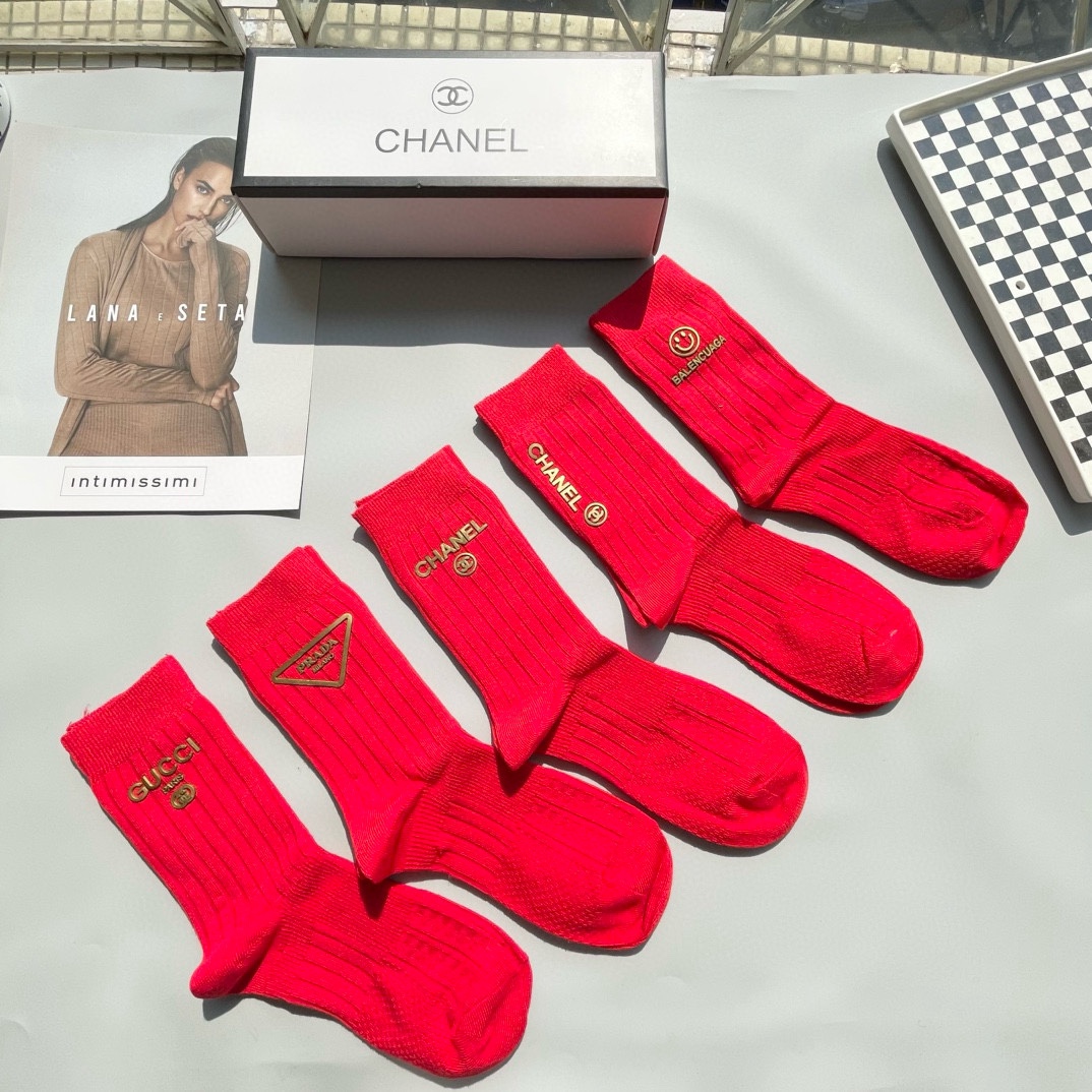 “Long-Term Socks Packed with Decorations: Roman Title ‘Ins’ Overview” - 图片 2