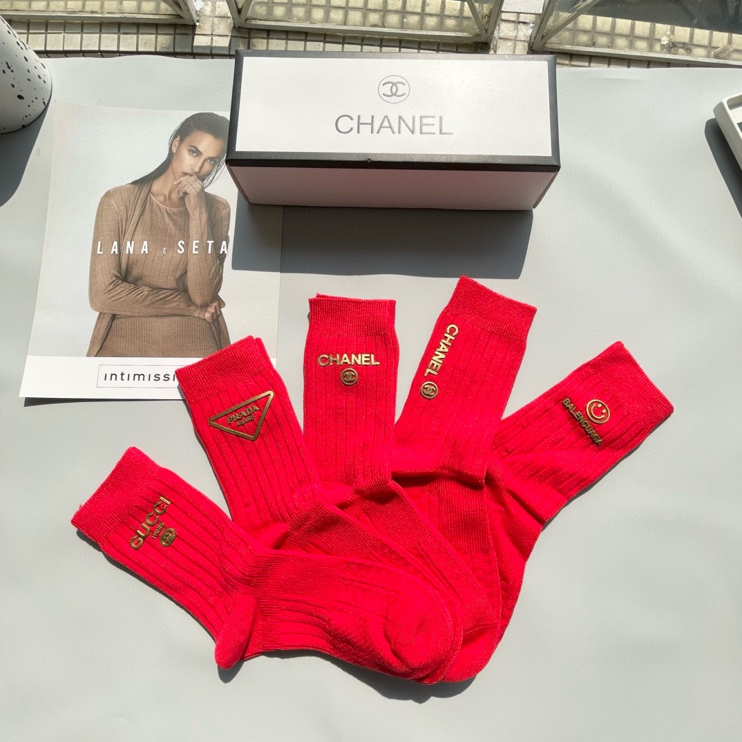 “Long-Term Socks Packed with Decorations: Roman Title ‘Ins’ Overview” - 图片 4