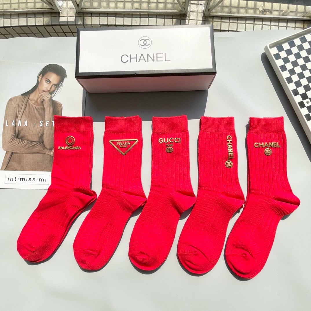 “Long-Term Socks Packed with Decorations: Roman Title ‘Ins’ Overview” - 图片 9