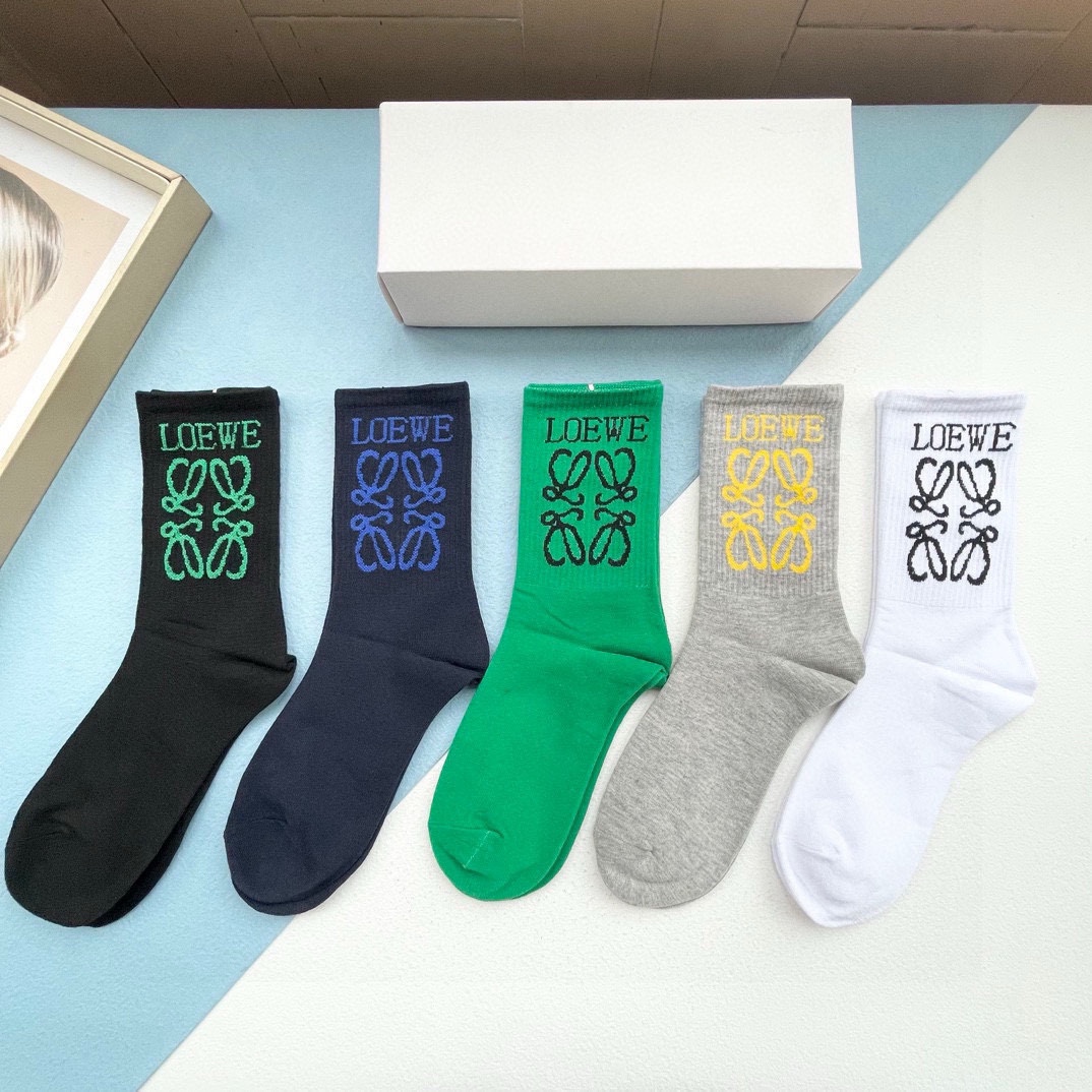  配包装【一盒五双 】🆕LOEWE · 罗意威❗️新品男女短款袜子❗️袜身经典标志搭配极简素色，纯棉材质
