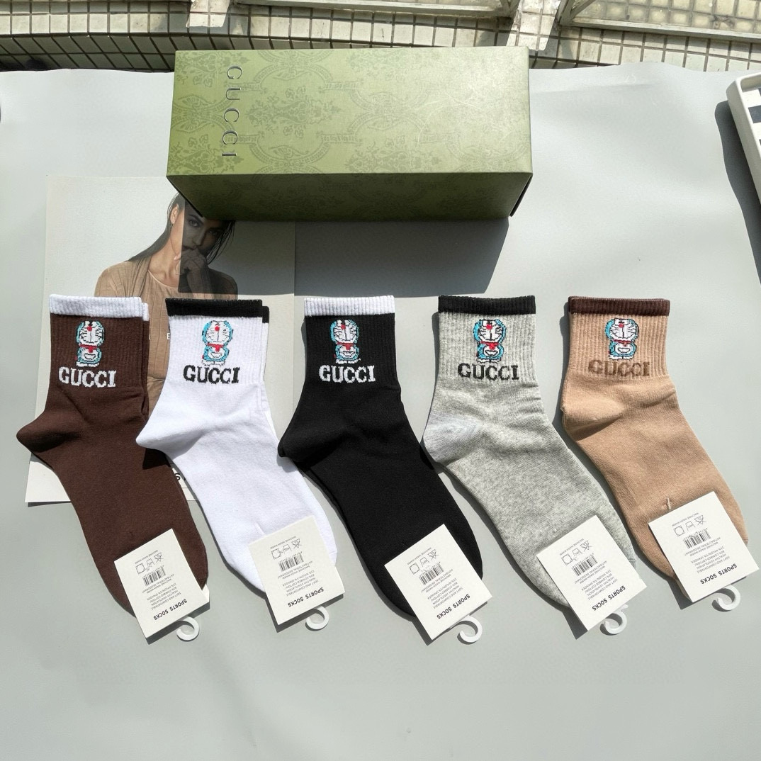 NO:294677,Delivery Packaging [One Box and Five Pairs] Gucci Counter New Men's and Women's Medium Socks Counter is launched simultaneously, super soft and comfortable, the counter hit GG series is super popular small items, big brands are on the street, trendy people must have super easy to match socks, stockings, socks, gucci, socks19860909配送包装【一盒五双】 古奇gucci专柜新款男女款中筒袜子专柜同步上新,超柔软舒适,专柜爆款GG系列超火爆小单品,大牌出街,潮人必备超好搭袜子,丝袜,袜子,gucci,socks,accessory
