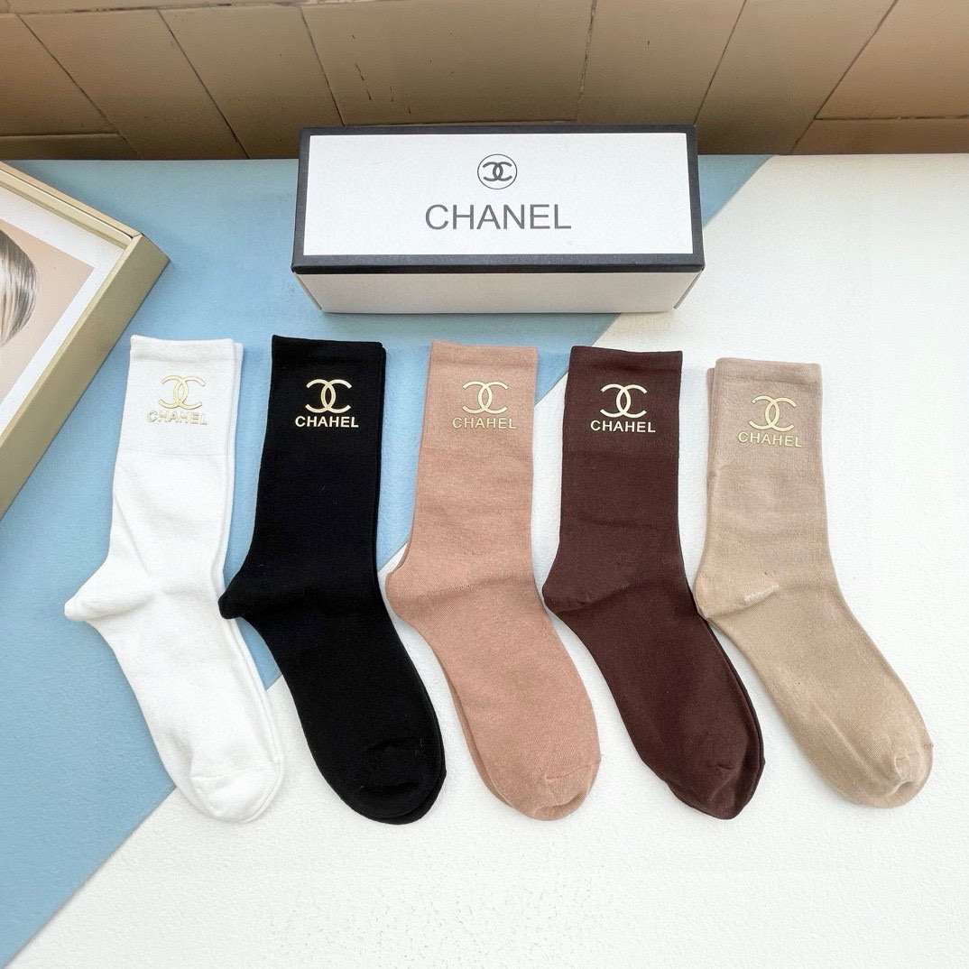 NO:294723,Packaging [one box and five pairs] CHANEL · Chanel Xiaoxiangjia new product gold stamping medium tube men and women socks counter synchronous stockings, super classic Xiaoxiangjia logo is made of pure cotton, double needle and double-channel woven, breathable and soft and comfortable on the feet, full-quality order, super niceins trendy small items, big brands go out on the street, trendy people must have super easy to match socks, stockings, socks, chanel, chanel, chanel, chanel, socks19860909配包装【一盒五双】CHANEL · 香奈儿小香家新品烫金中筒男女款袜子专柜同步长袜,超级经典的小香家标志百看不厌纯棉材质,双针双路织造,上脚透气柔软舒适,全品相订单,超级niceins潮火爆小单品,大牌出街,潮人必备超好搭袜子,丝袜,袜子,chanel,chanel,chanel,socks,accessory
