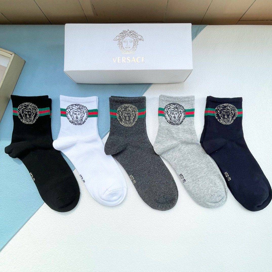 NO:294728,Packaging [one box and five pairs] European and American big brands Versace. It is a must-have counter purchasing quality for men with big European and American big brands. Short socks, which are super high-quality and fashionable. Ahhhhh~~ Recommended and recommended~~ Must-in-one small items!  !  !  socks, stockings, socks, versace, socks19860909配包装【一盒五双】欧美大牌 范思哲 好看到爆炸欧美大牌中筒袜男款潮人必不能少的专柜代购品质 短筒袜子 ,搭配起来超高逼格 时髦度爆表啊啊啊啊～～推荐推荐推荐～～必入时髦小单品！！！袜子,丝袜,袜子,versace,socks,accessory