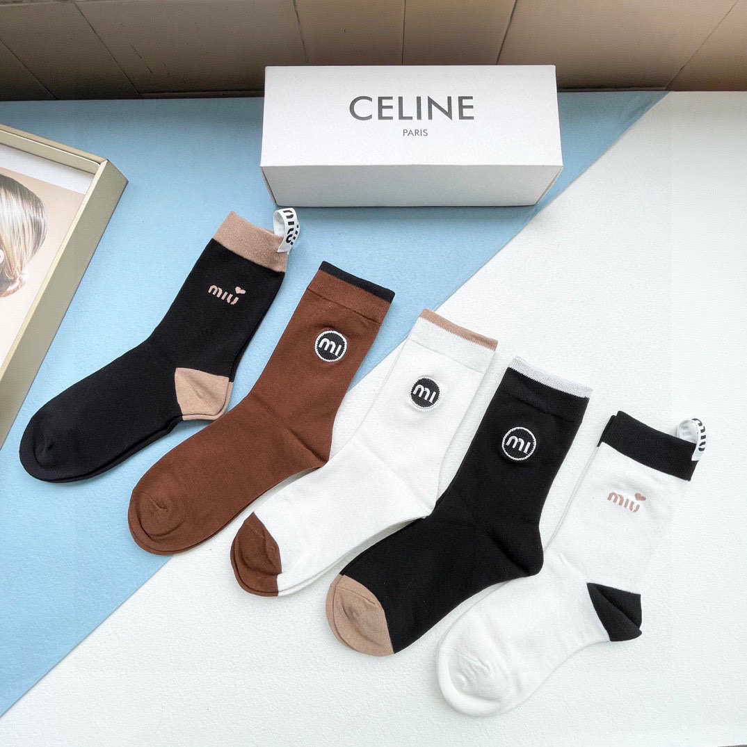 High-Quality Miumiu Packaging: Red Sox Cotton Box, Star-Recommended Simulator Ads. - 图片 7