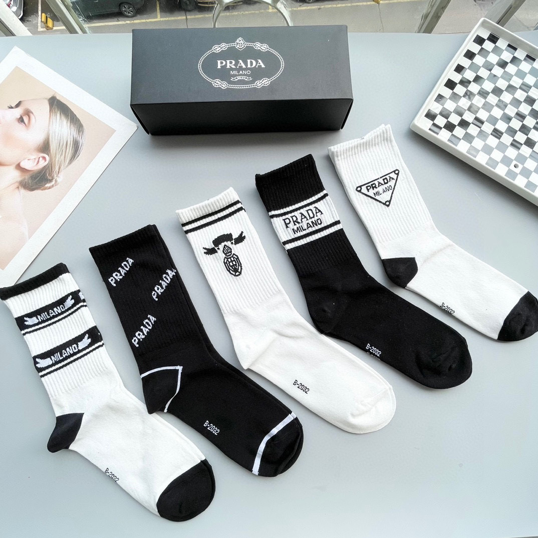 “Prada High-Level Socks: Quality, Fashionable, Stylish Explosion in a Box” - 图片 2