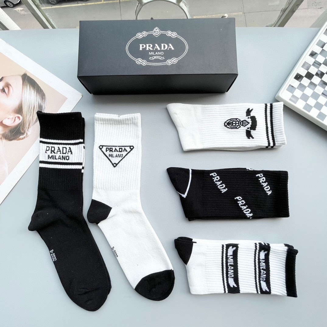 “Prada High-Level Socks: Quality, Fashionable, Stylish Explosion in a Box” - 图片 6