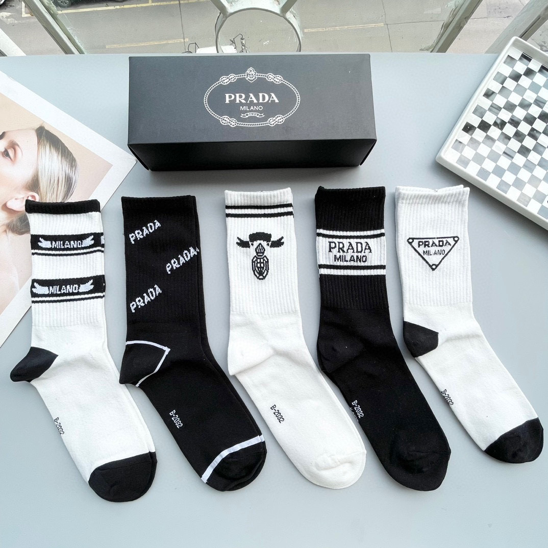 “Prada High-Level Socks: Quality, Fashionable, Stylish Explosion in a Box” - 图片 1