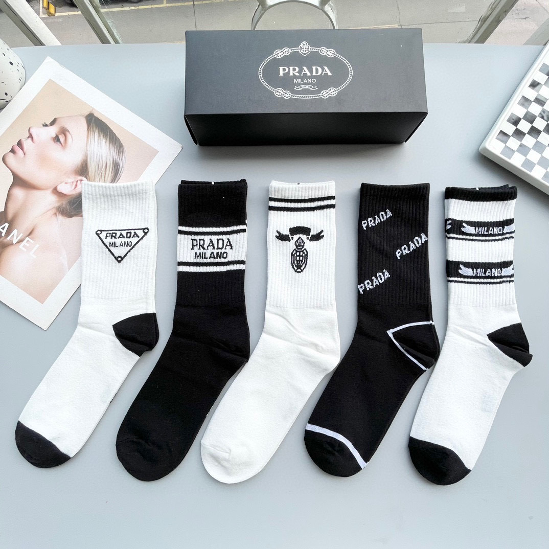 “Prada High-Level Socks: Quality, Fashionable, Stylish Explosion in a Box” - 图片 9